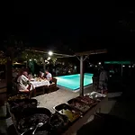 Bivanje na kmetiji Martinova Izba - &