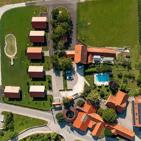 Gospodarstwo agroturystyczne Martinova Izba - & *